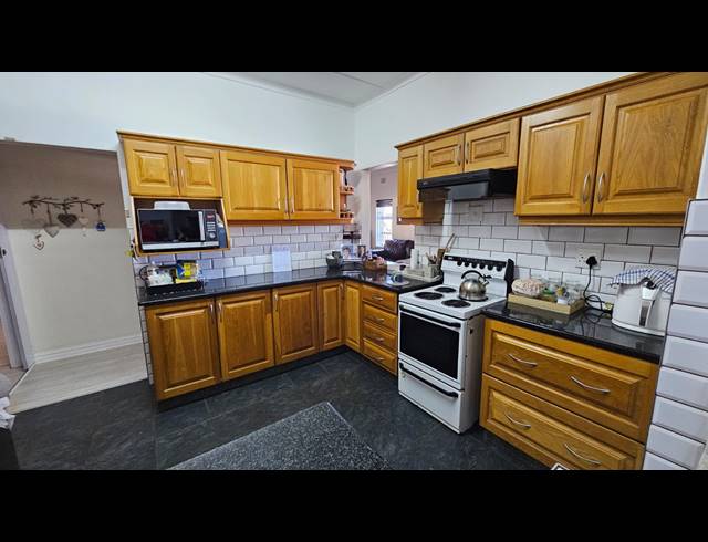 4 BEDROOM HOUSE FOR SALE IN FAIRVIEW